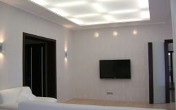 Светопрозрачный натяжной потолок для спальни